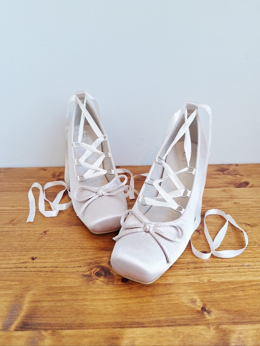 Ballet Satin Bow Mary Jane Heels - Size 9 - Picture 5 of 10